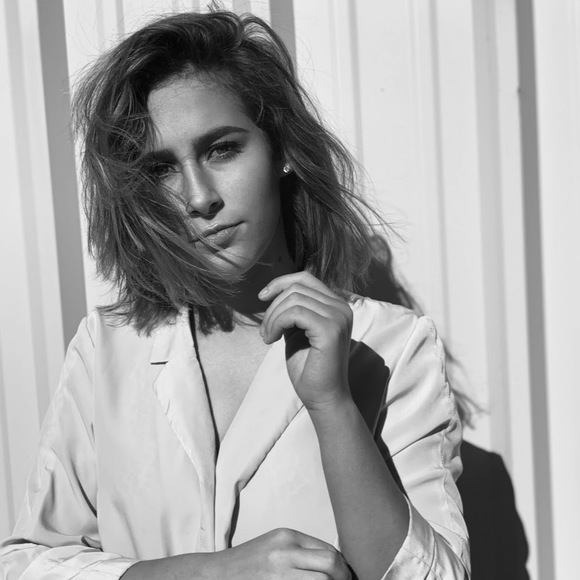 Meet your Posher, Emily - Picture 1 of 1